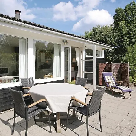Dom wakacyjny Two Bedroom Holiday In *